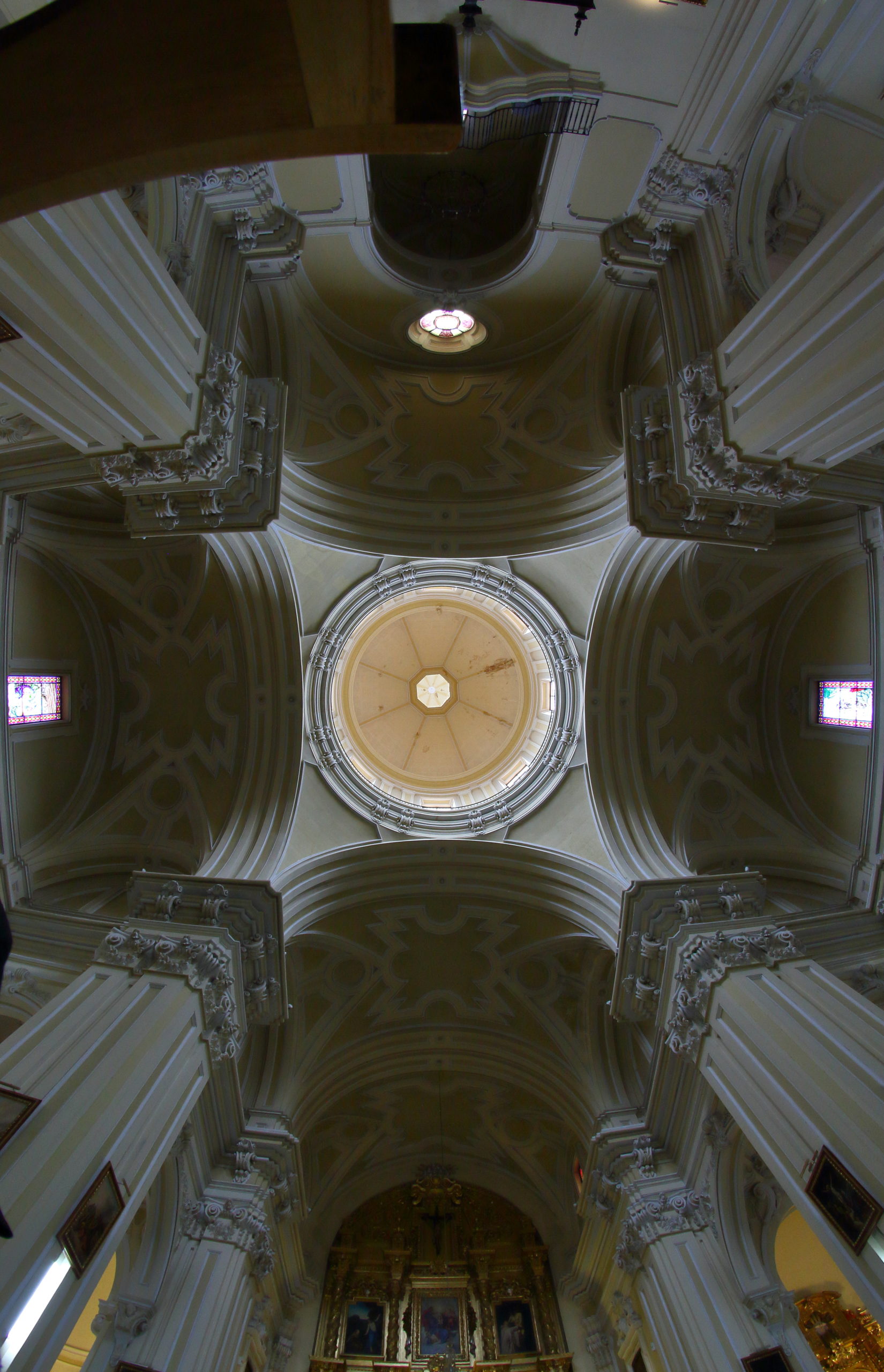 Iglesia-de-San-Millan-y-San-Cayetano-interior-cupula-wikimedia